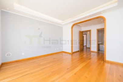 Moradia T5 para Venda em Carcavelos e Parede
