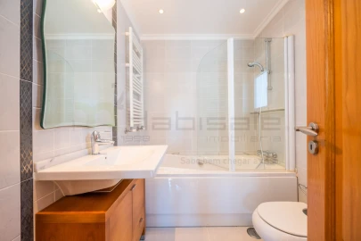 Moradia T5 para Venda em Carcavelos e Parede