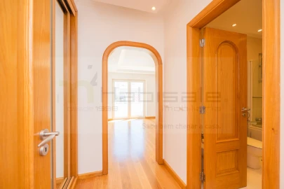Moradia T5 para Venda em Carcavelos e Parede