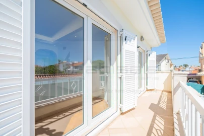 Moradia T5 para Venda em Carcavelos e Parede
