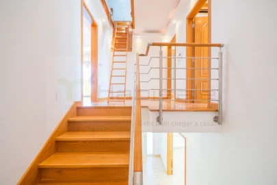 Moradia T5 para Venda em Carcavelos e Parede