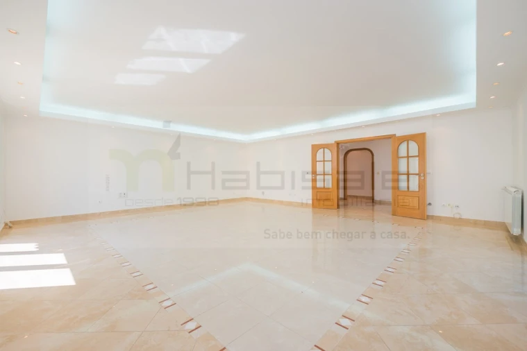 Moradia T5 para Venda em Carcavelos e Parede Foto 7
