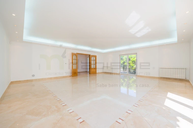 Moradia T5 para Venda em Carcavelos e Parede Foto 8