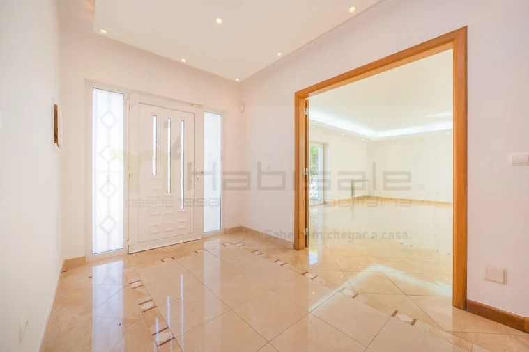 Moradia T5 para Venda em Carcavelos e Parede Foto 9