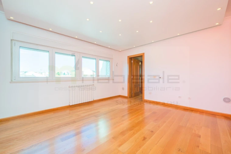 Moradia T5 para Venda em Carcavelos e Parede Foto 45