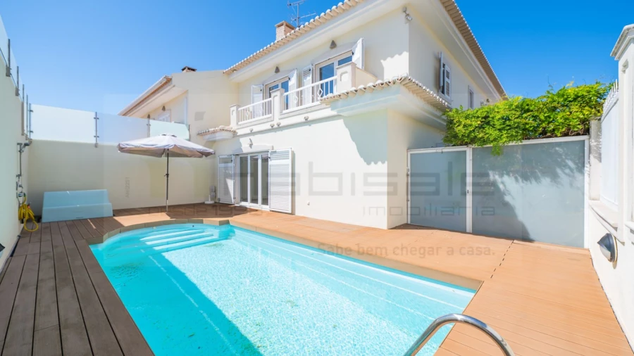 Moradia T5 para Venda em Carcavelos e Parede
