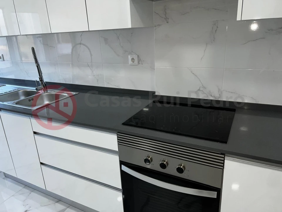 Apartamento T3 para Venda em Seixal, Arrentela e Aldeia de Paio Pires Foto 1