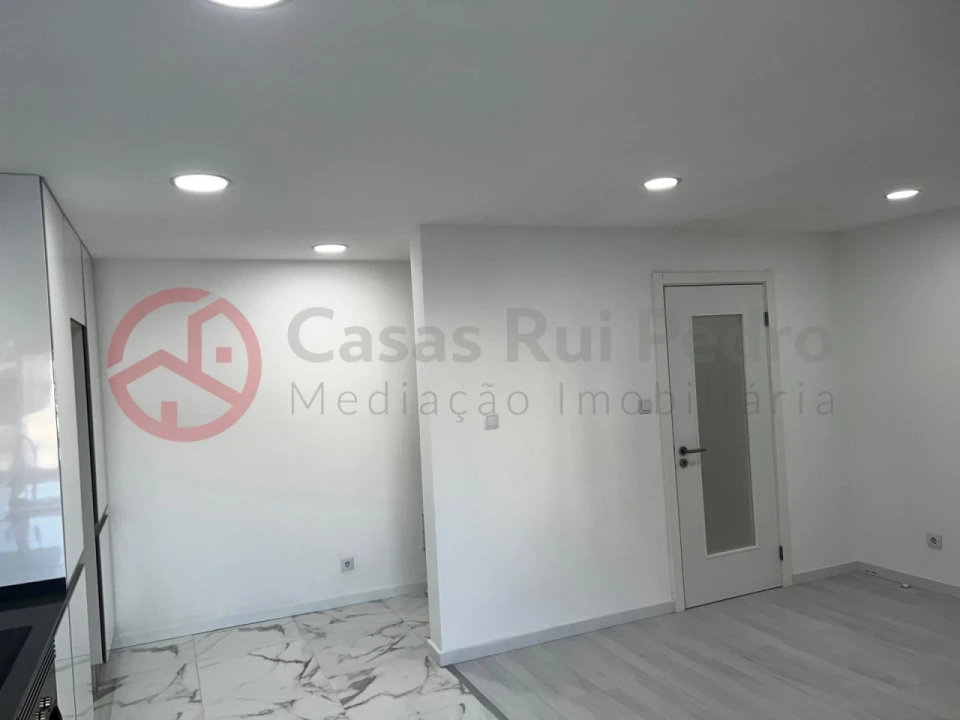 Apartamento T3 para Venda em Seixal, Arrentela e Aldeia de Paio Pires Foto 3