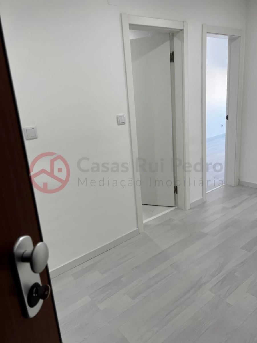 Apartamento T3 para Venda em Seixal, Arrentela e Aldeia de Paio Pires Foto 4