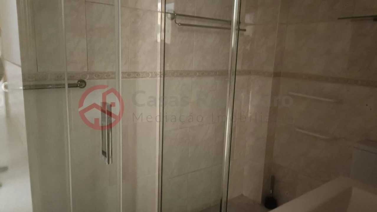 Apartamento T1 para Venda em Amora Foto 14