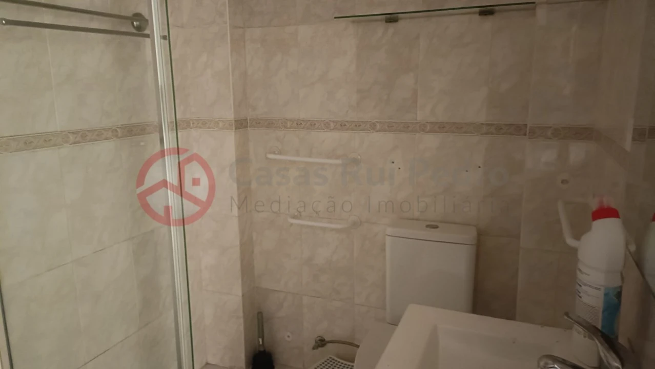 Apartamento T1 para Venda em Amora Foto 15