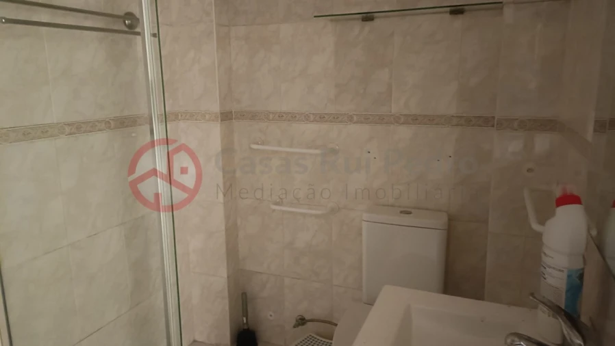 Apartamento T1 para Venda em Amora Foto 15