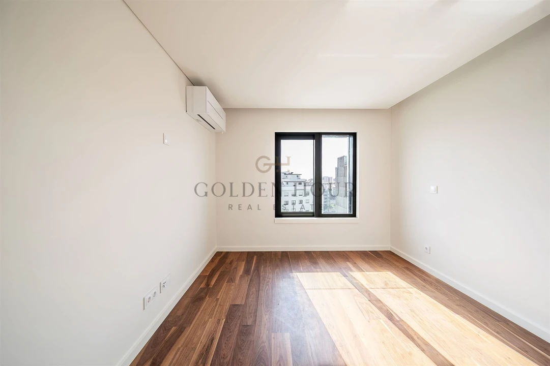 Apartamento T3 para Venda em Mafamude e Vilar do Paraíso Foto 28