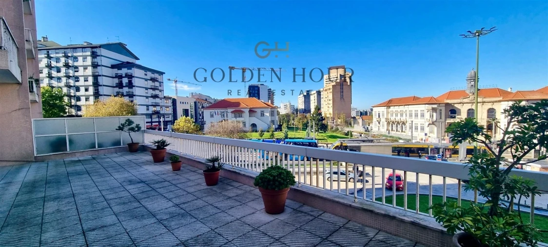 Apartamento T5 para Venda em Mafamude e Vilar do Paraíso Foto 18