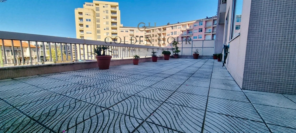 Apartamento T5 para Venda em Mafamude e Vilar do Paraíso Foto 2