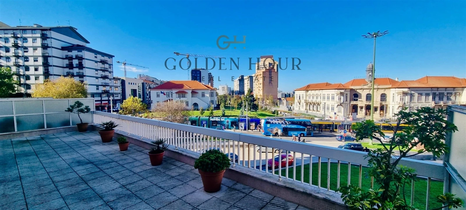 Apartamento T5 para Venda em Mafamude e Vilar do Paraíso Foto 1