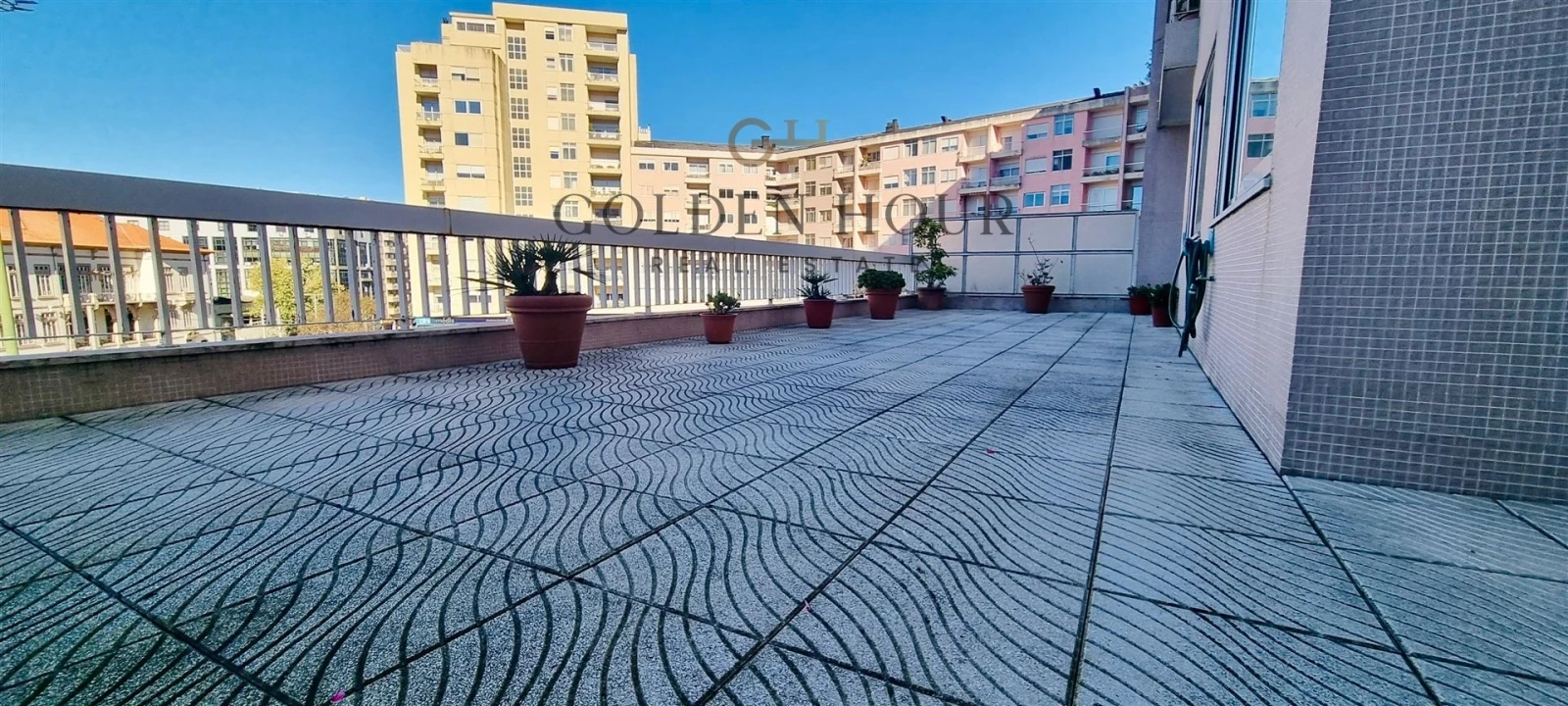 Apartamento T5 para Venda em Mafamude e Vilar do Paraíso Foto 2
