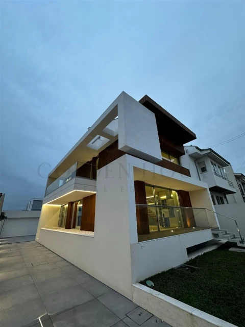 Moradia T4 para Venda em Canidelo