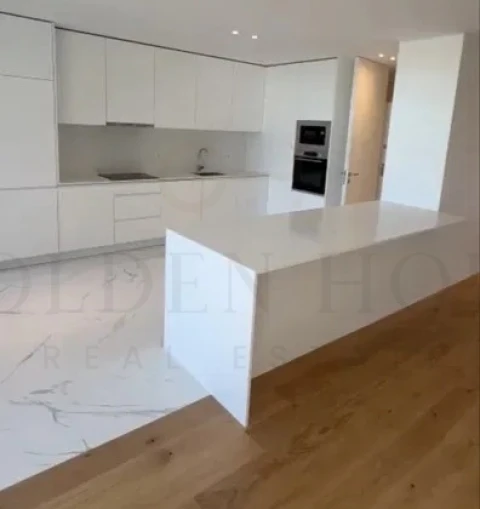 Apartamento T4 para Arrendamento em Santa Marinha e São Pedro da Afurada