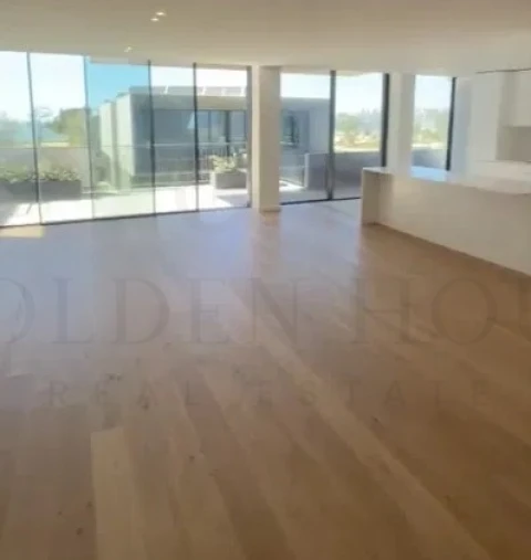 Apartamento T4 para Arrendamento em Santa Marinha e São Pedro da Afurada