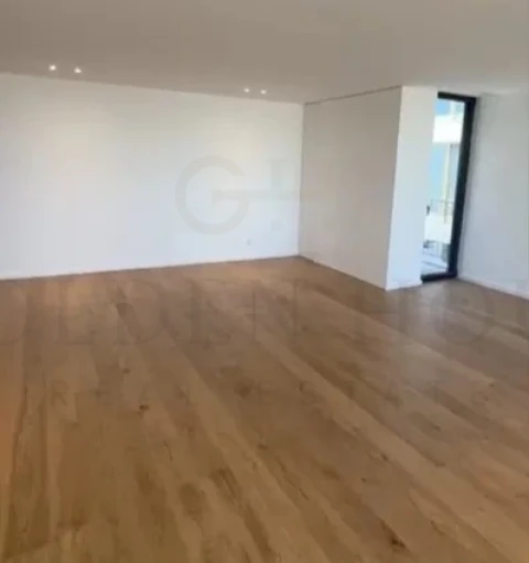 Apartamento T4 para Arrendamento em Santa Marinha e São Pedro da Afurada