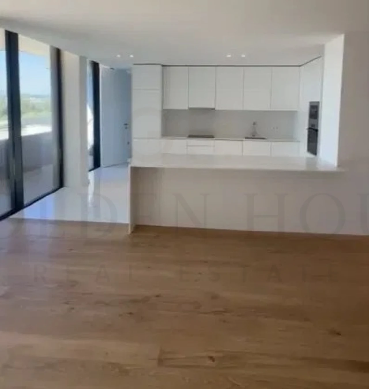 Apartamento T4 para Arrendamento em Santa Marinha e São Pedro da Afurada Foto 9