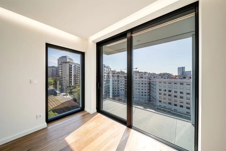 Apartamento T3 para Venda em Mafamude e Vilar do Paraíso Foto 24