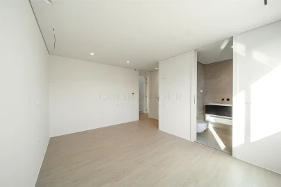 Moradia T5 para Venda em Madalena
