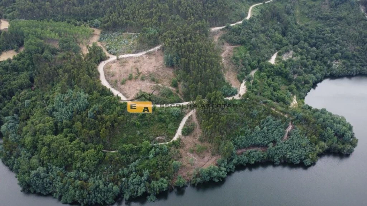 Terreno para Venda em Vila Boa de Quires e Maureles Foto 1