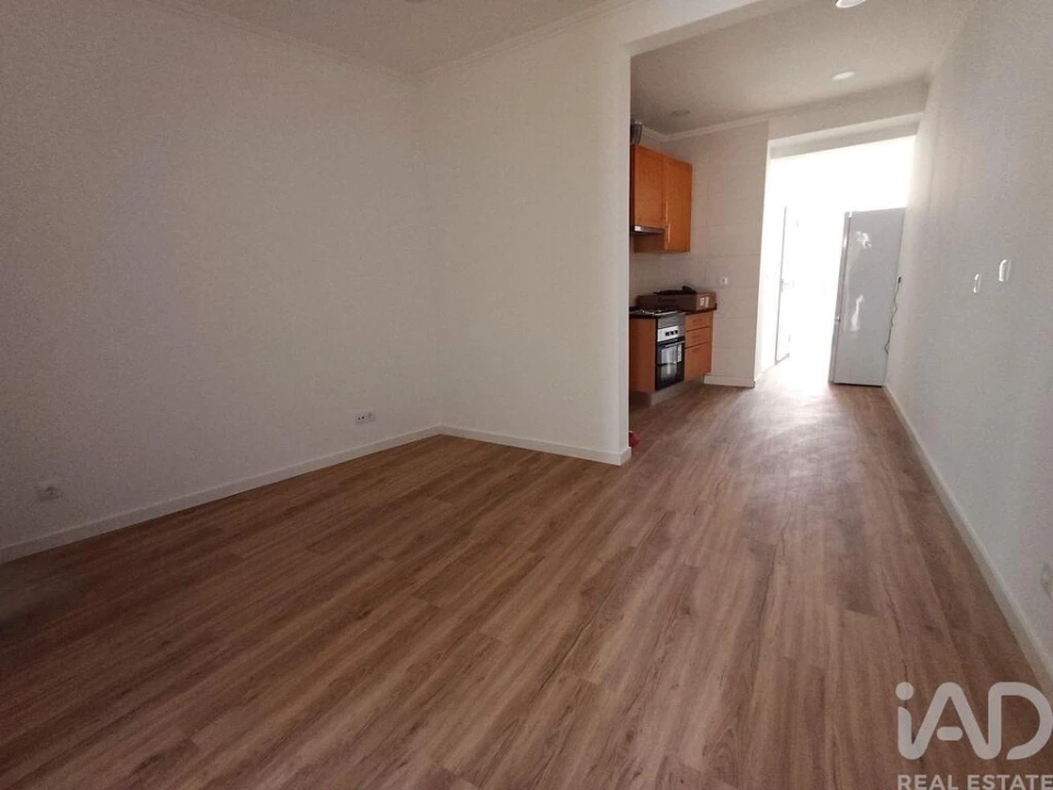 Apartamento T1 para Arrendamento em Penha de França Foto 3