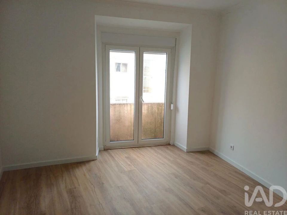 Apartamento T1 para Arrendamento em Penha de França Foto 4
