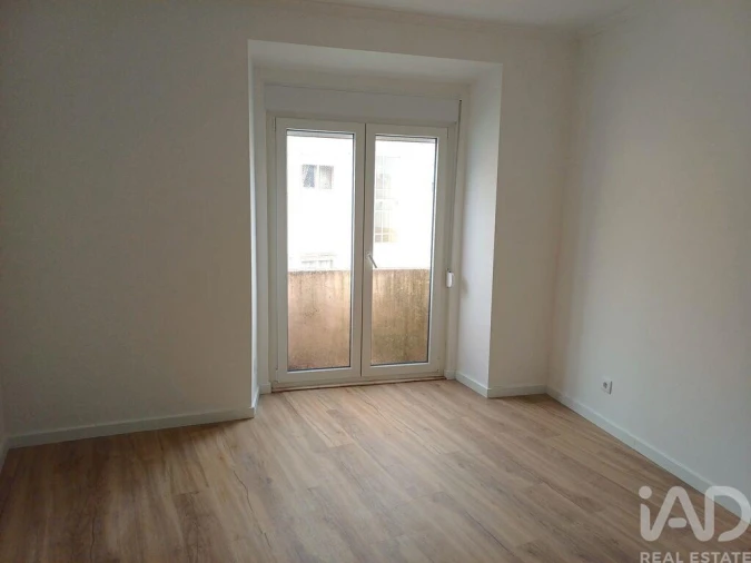 Apartamento T1 para Arrendamento em Penha de França Foto 4