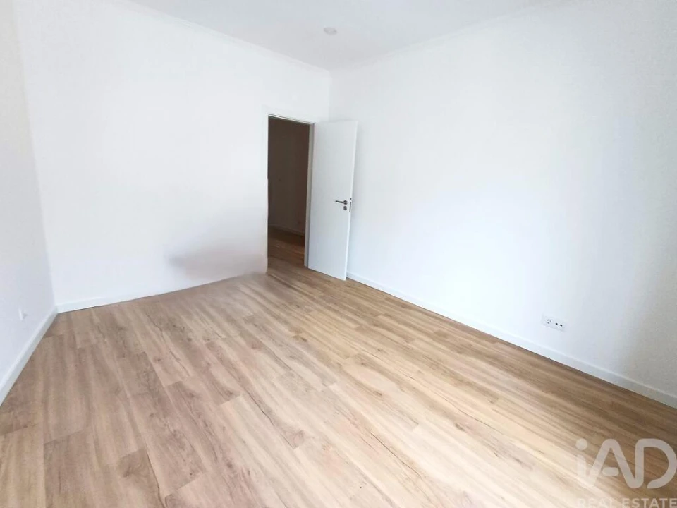 Apartamento T1 para Arrendamento em Penha de França Foto 5