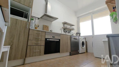 Apartamento T3 para Venda em Santa Iria de Azoia, São João da Talha e Bobadela