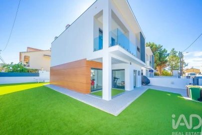 Moradia T4 para Venda em Fernao Ferro