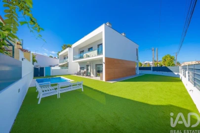 Moradia T4 para Venda em Fernao Ferro