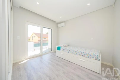 Moradia T4 para Venda em Fernao Ferro