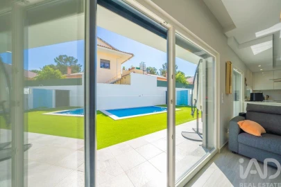 Moradia T4 para Venda em Fernao Ferro