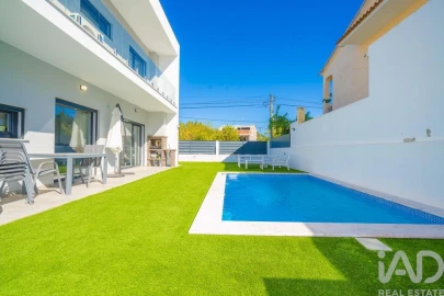 Moradia T4 para Venda em Fernao Ferro