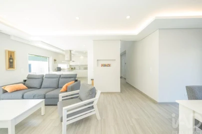 Moradia T4 para Venda em Fernao Ferro
