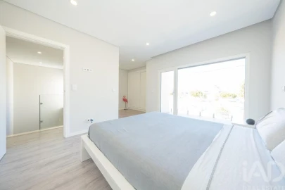 Moradia T4 para Venda em Fernao Ferro
