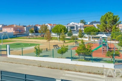 Moradia T4 para Venda em Fernao Ferro