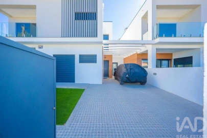Moradia T4 para Venda em Fernao Ferro