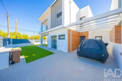 Moradia T4 para Venda em Fernao Ferro