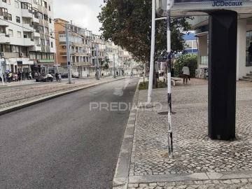 Loja para Venda em Almada, Cova da Piedade, Pragal e Cacilhas