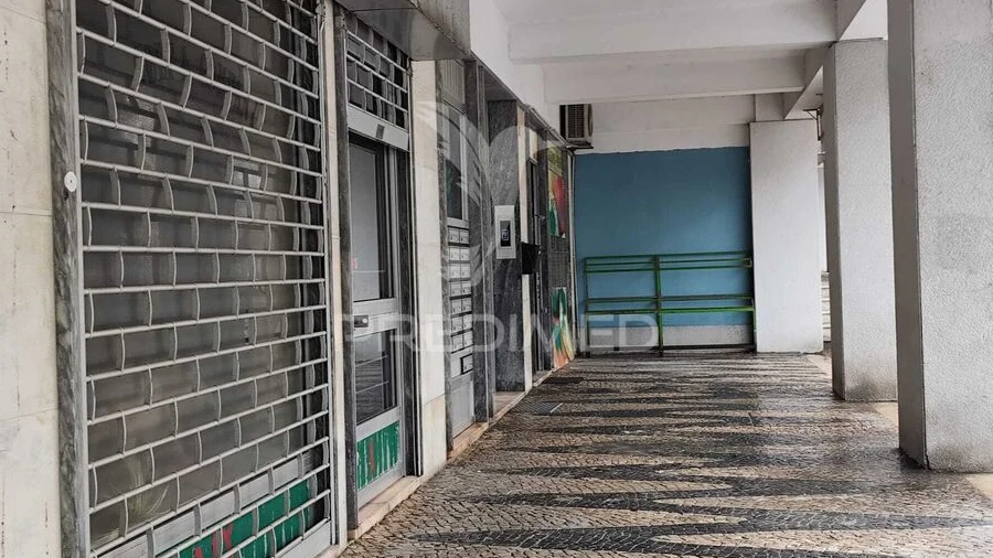 Loja para Venda em Almada, Cova da Piedade, Pragal e Cacilhas