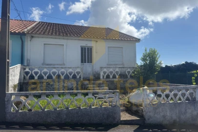 Moradia T4 para Venda em Terra Chã