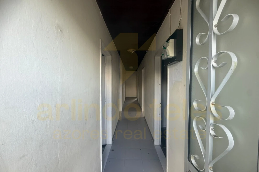 Moradia T4 para Venda em Terra Chã Foto 4