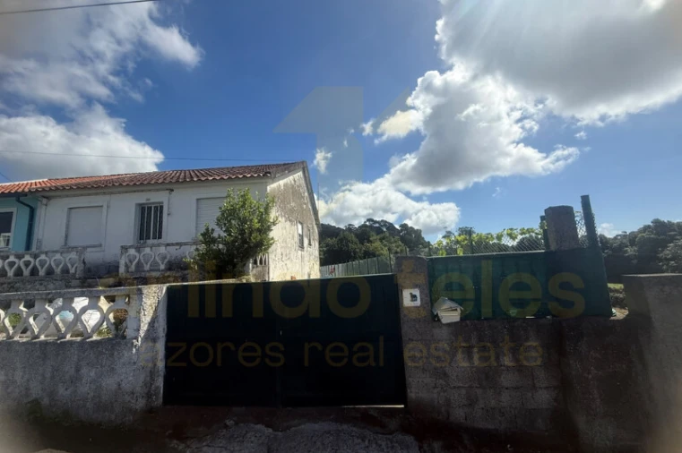 Moradia T4 para Venda em Terra Chã Foto 3