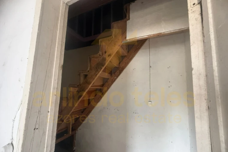 Moradia T4 para Venda em Terra Chã Foto 11
